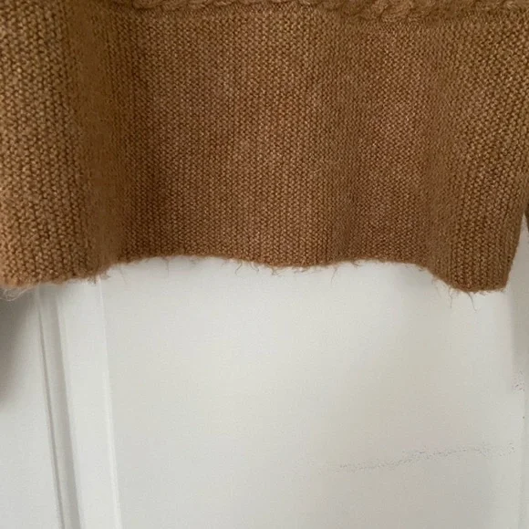 Shoulder pad camel sweater - Picture 4 of 7